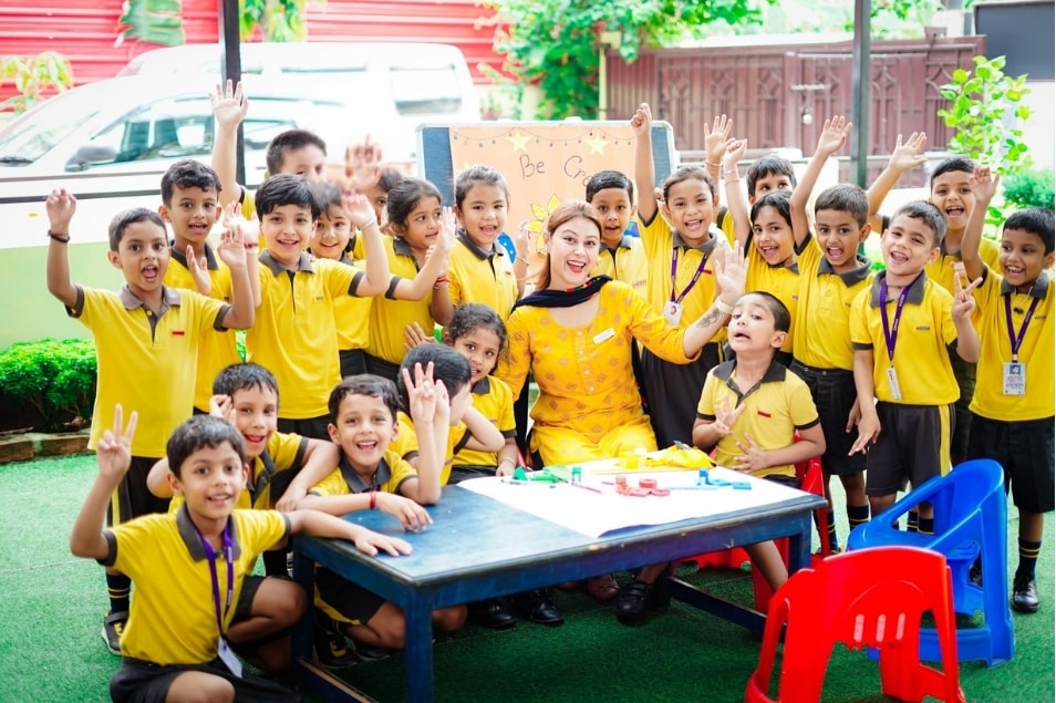 Kidzee Bhetapara teachers and children